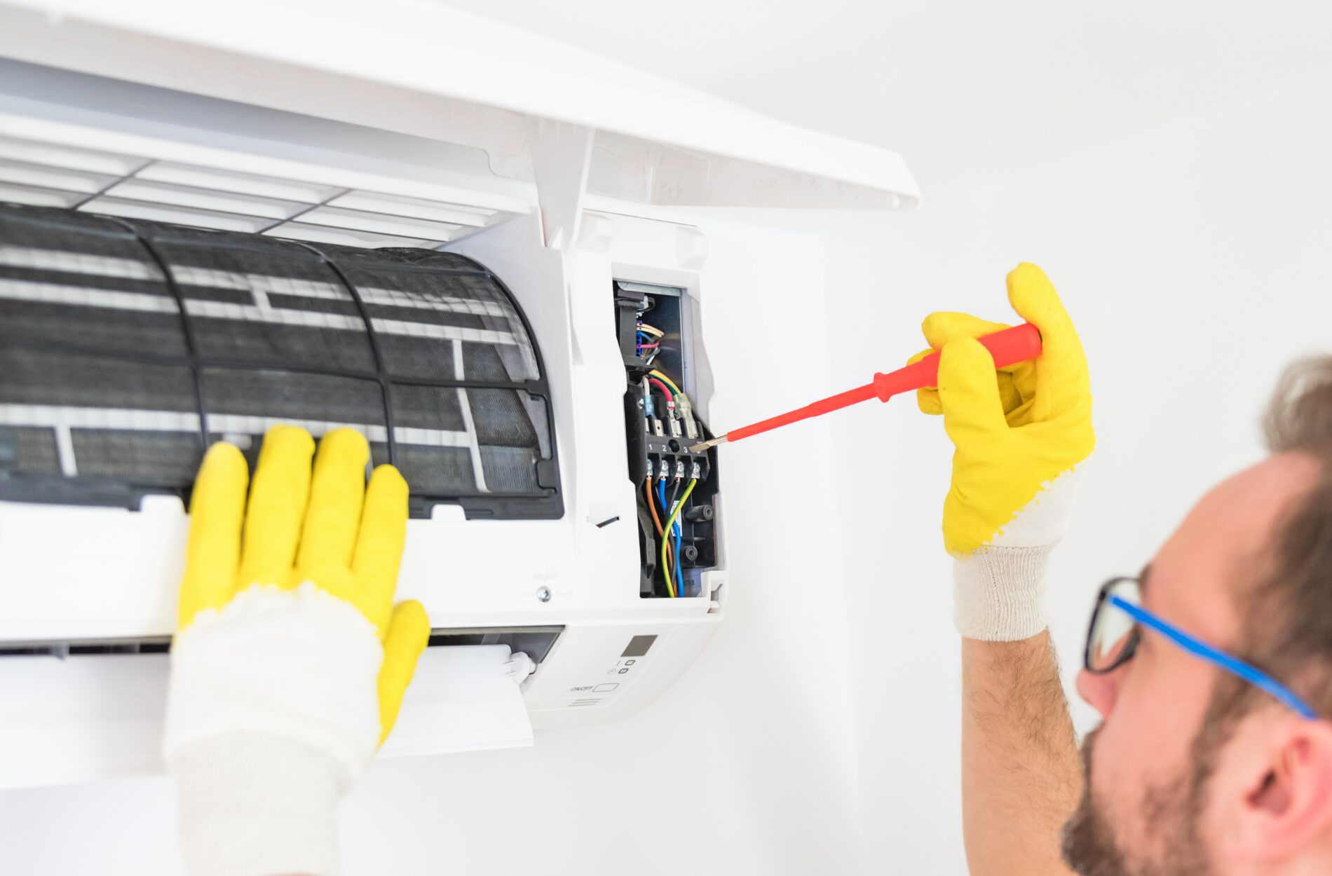 How To Identify Common Signs Your AC Needs Repair In Residential Spaces